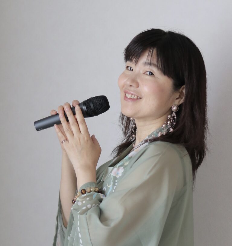 私たちは、地球の同級生 合同会社共同クリエイションズ　代表　花岡真寿美
